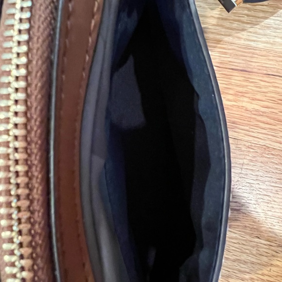 Tommy HILFIGER crossbody/belt bag EUC - Picture 11 of 14